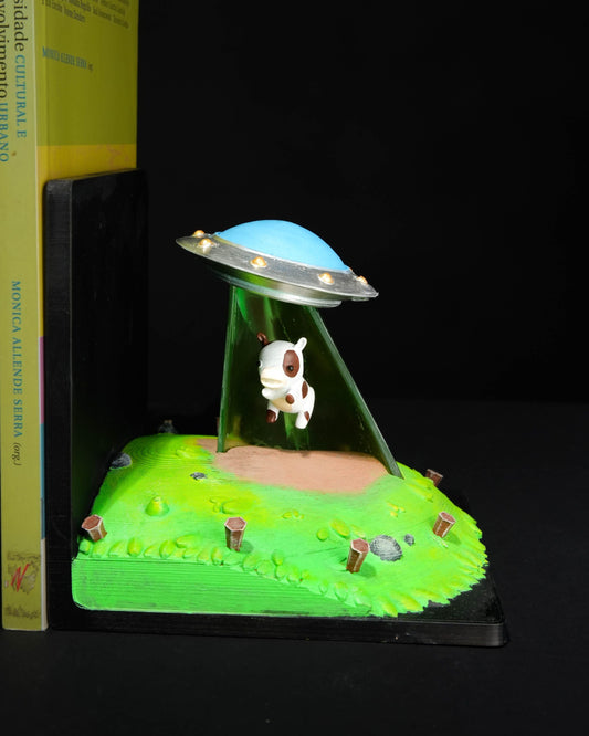 Uncoloured Alien Invasion Book End