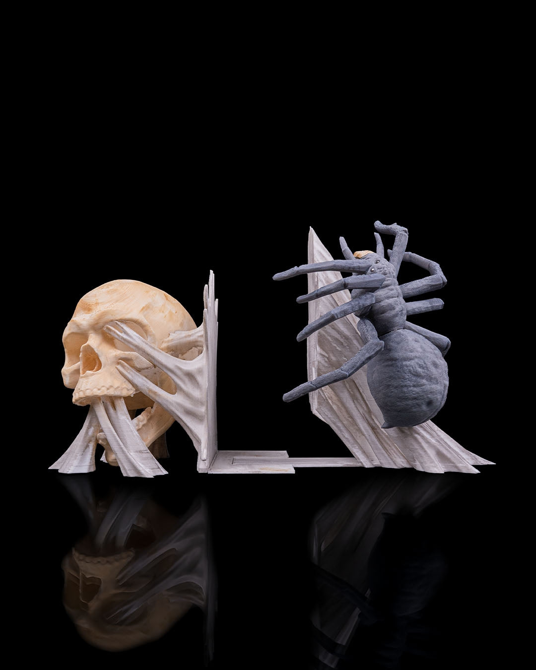 Uncoloured Thread Of Horror Book Ends